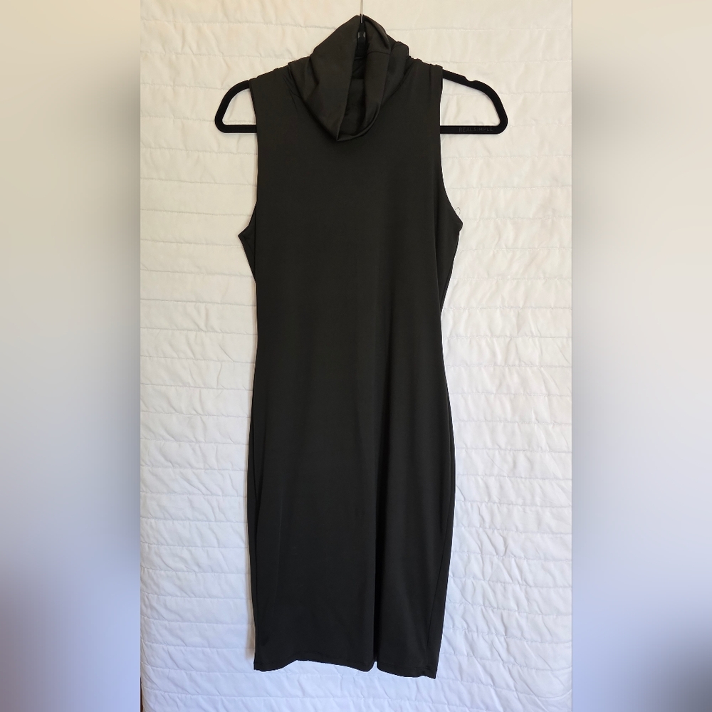 Black and White Sleeveless Sheath Midi Dress